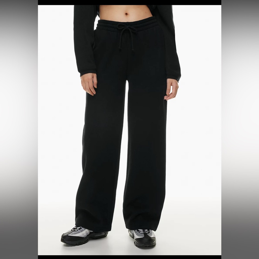 Aritzia TNA Cozy Fleece Boyfriend Basic Wide Sweatpant Black Size Small Women’s